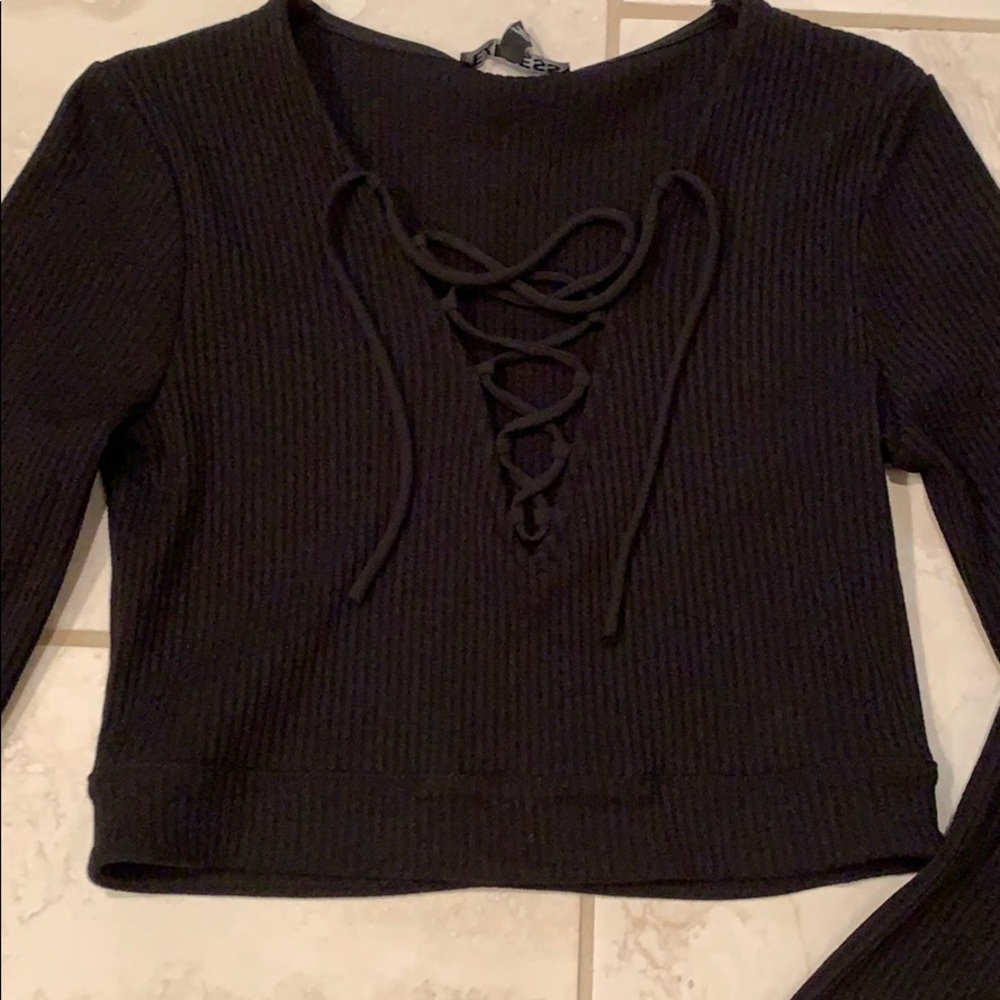 Express Ribbed Crop Top - Picture 3 of 4